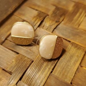 Southern Seoul Women's stone stud earrings